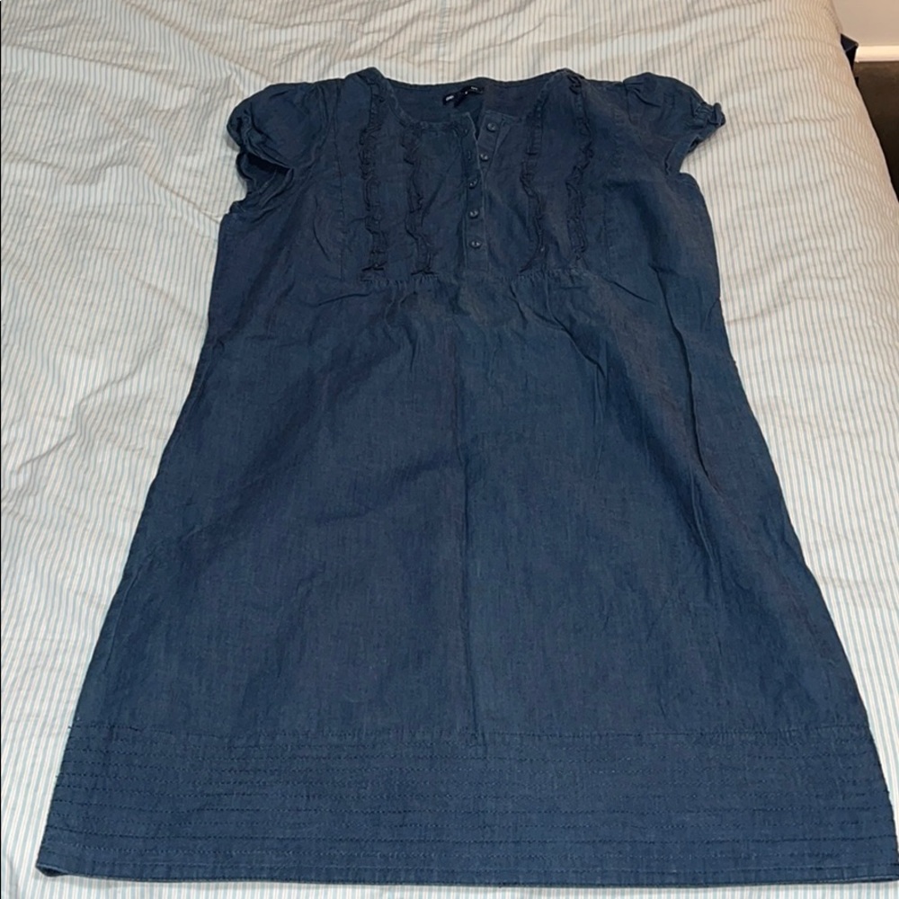Adorable gap dress.